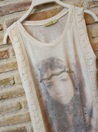 CAMISETA SIN MANGAS, TOP ESTAMPADO CHICA STRASS