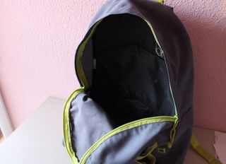 Mochila escolar en buen estado