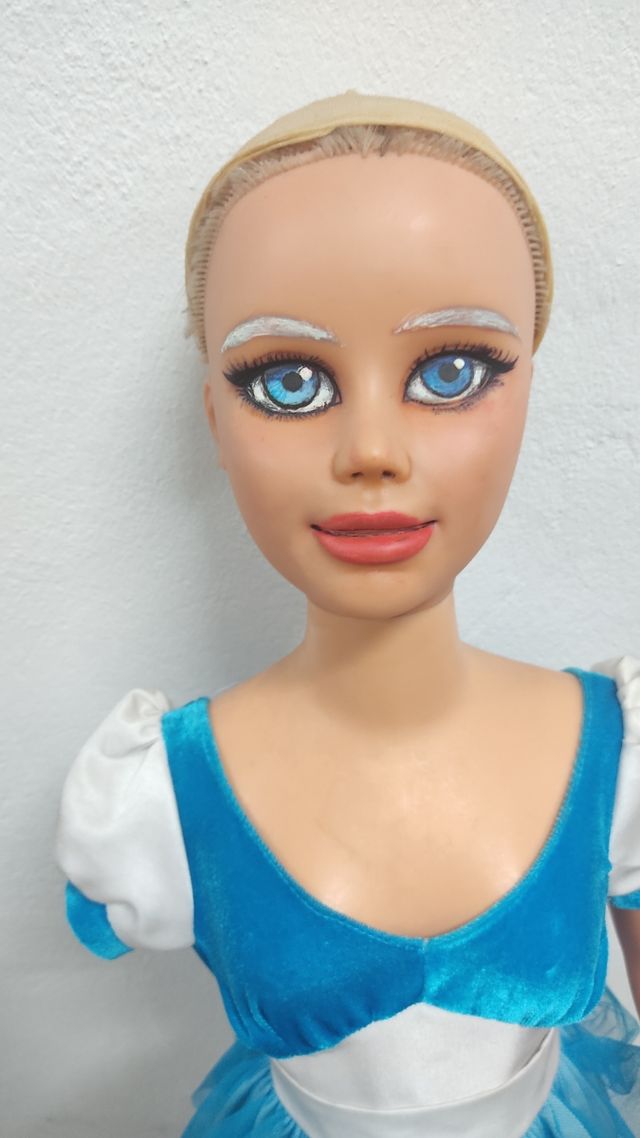 Muñeca tamaño niña OOAK repintada 