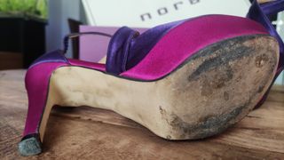 Sandalias de tacón. Marca NORA