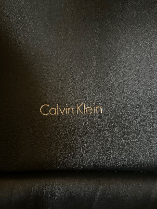 Mochila Calvin Klein unisex piel..

