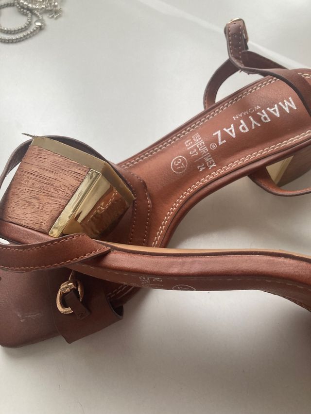 Sandalias con estribo 