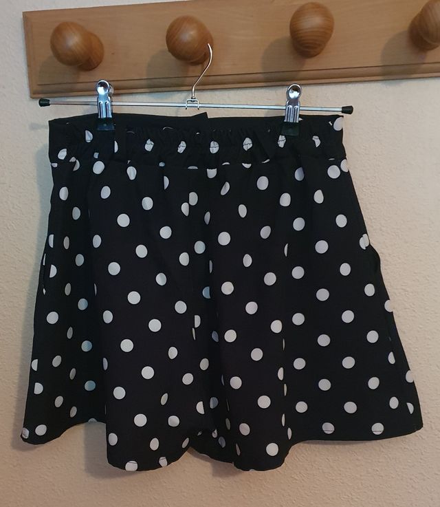 Short negro con lunares blancos