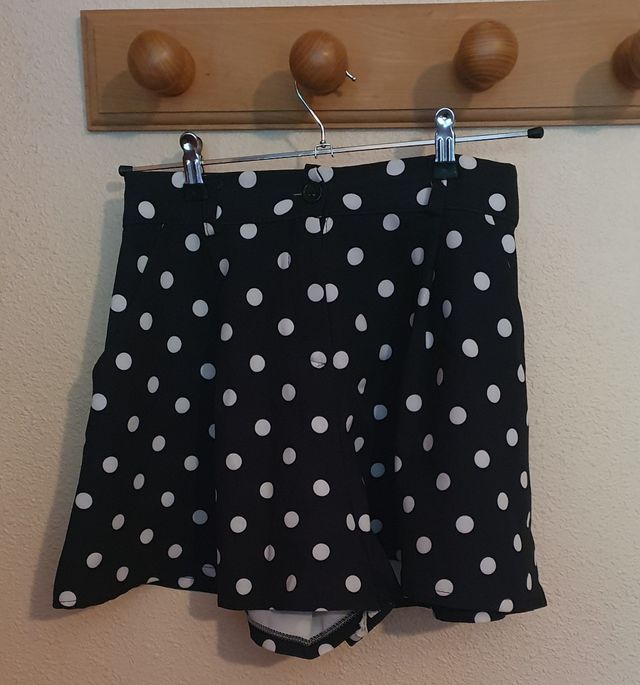 Short negro con lunares blancos