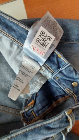 Jeans cortos Guess