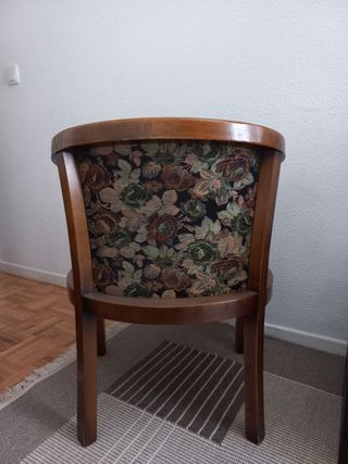 Butaca de madera tapizada