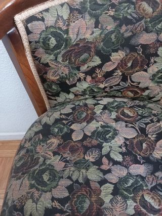 Butaca de madera tapizada