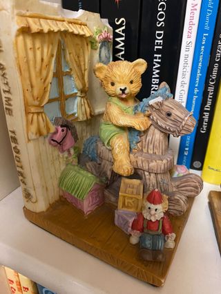 Soste per libri e librerie per bambini.