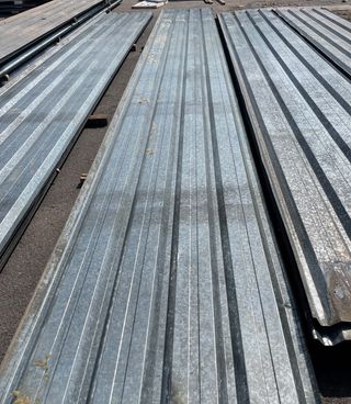 Chapa metálica cubierta usada de ocasión