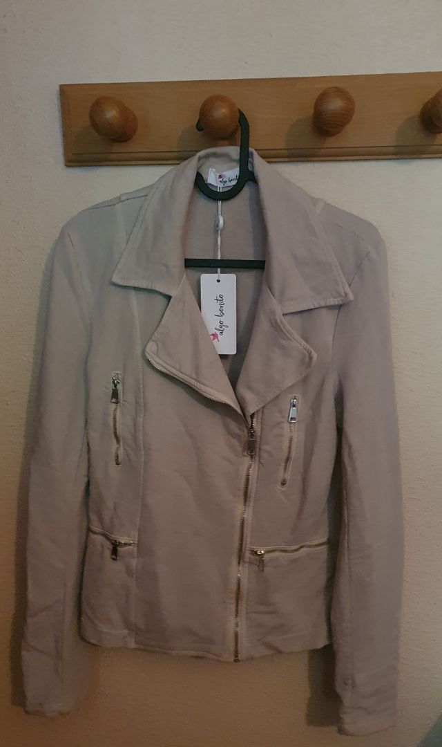 Chaqueta tipo cazadora color piedra