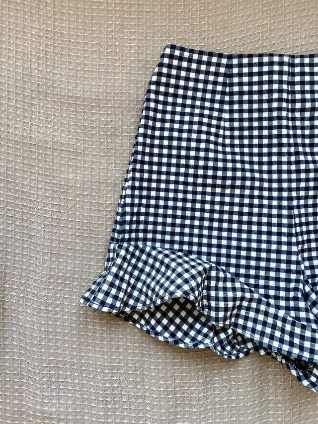 Shorts cuadro vichy con volantes - Zara
