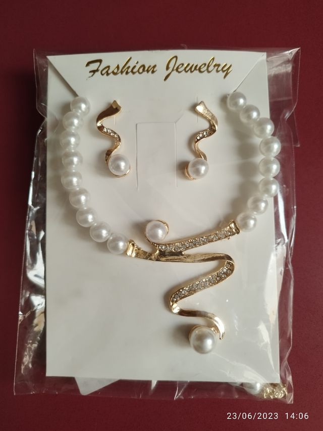 Conjunto Collar y Pendientes