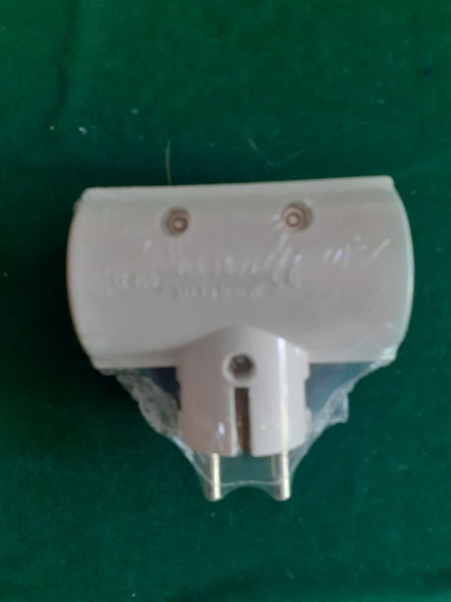 Lote de  clavija.de dos tomas bipolar.