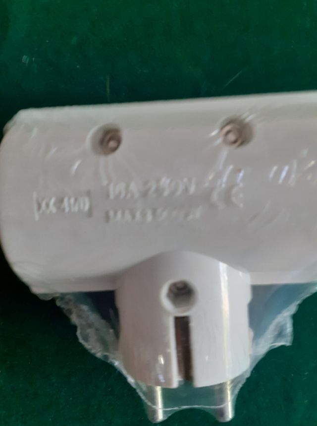 Lote de  clavija.de dos tomas bipolar.