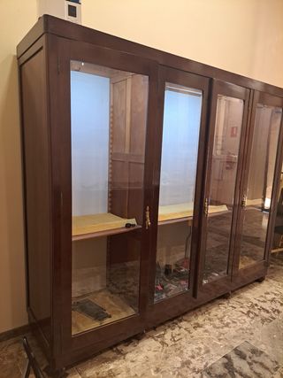 Armario de madera de caoba  macizo antiguo