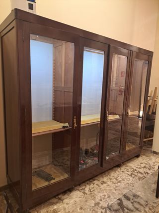 Armario de madera de caoba  macizo antiguo