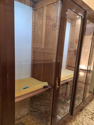 Armario de madera de caoba  macizo antiguo