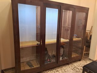 Armario de madera de caoba  macizo antiguo