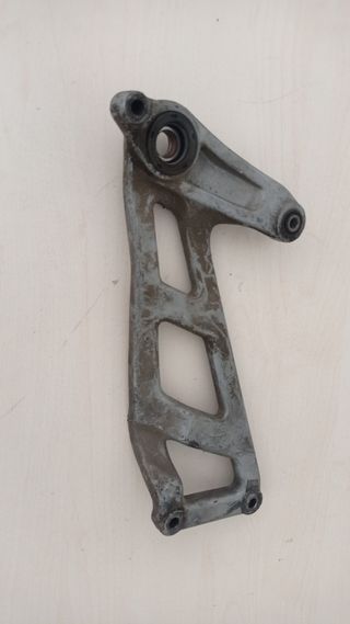 -Honda Scoopy SH 50cc. Soporte tubo de escape