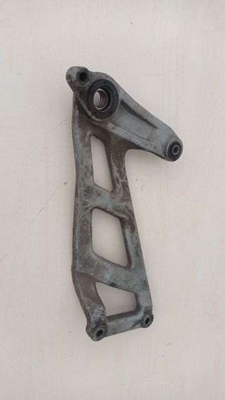 -Honda Scoopy SH 50cc. Soporte tubo de escape