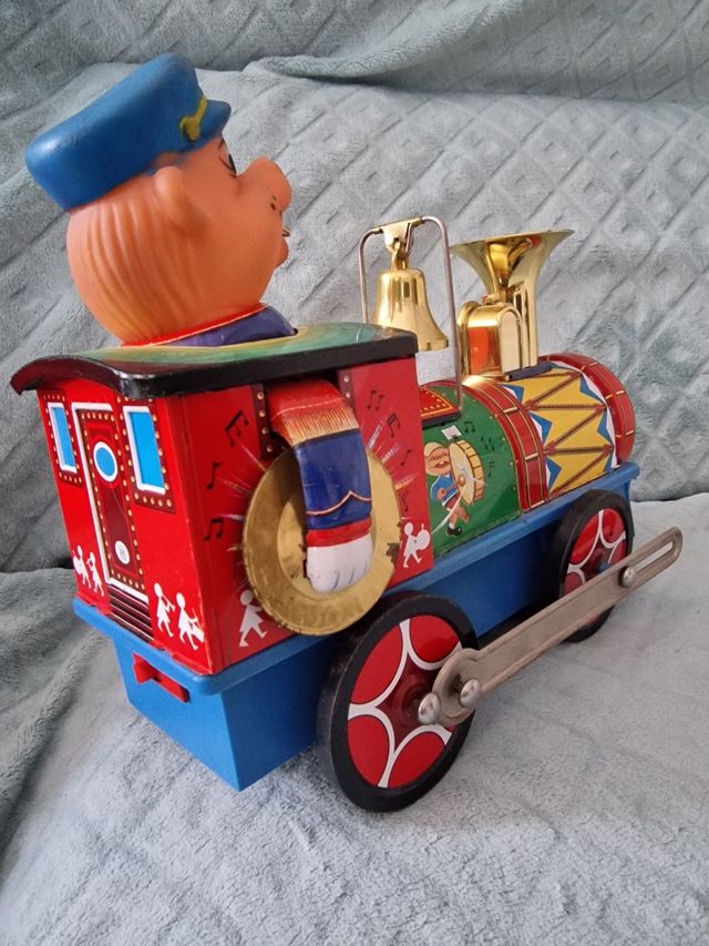 Preciosa locomotora hojalata pilas 31x25x15