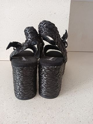 Sandalias Stradivarius a estrenar 