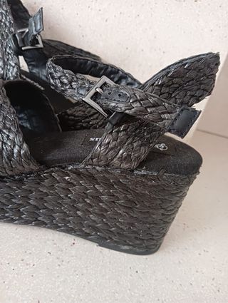 Sandalias Stradivarius a estrenar 