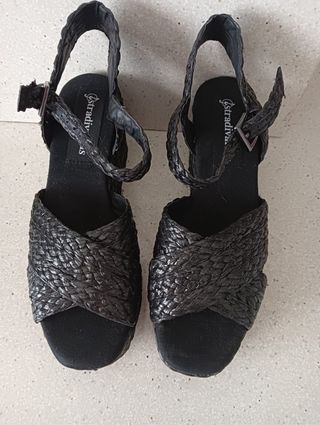 Sandalias Stradivarius a estrenar 