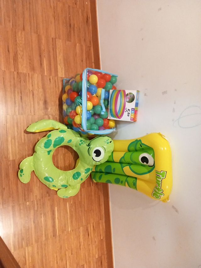 Flotador unicornio + piscina bebés + tortuga. 12€