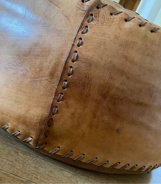 PUFF GRANDE DE PIEL DE CAMELLO 100%