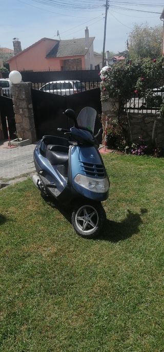 Piaggio Hexagon 250 4T.