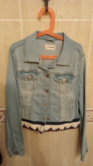 Cazadora de pinkie talla xs con bordados. Nueva.