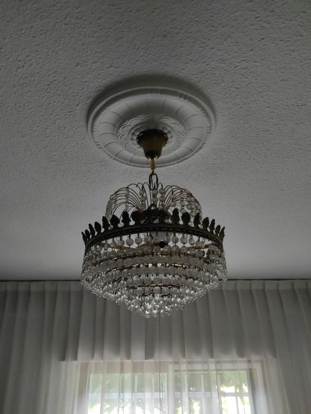 Lampara de techo y dos lámparas de mesita . Todo