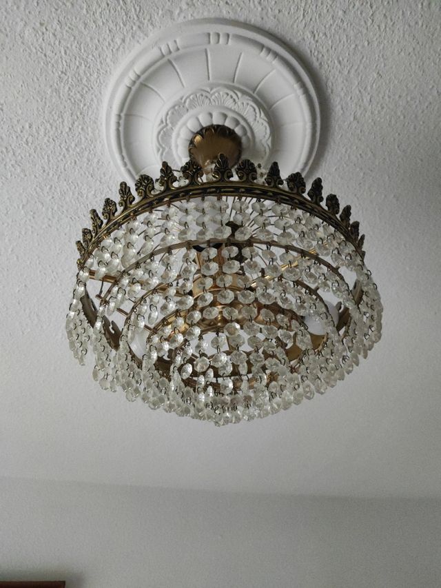 Lampara de techo y dos lámparas de mesita . Todo