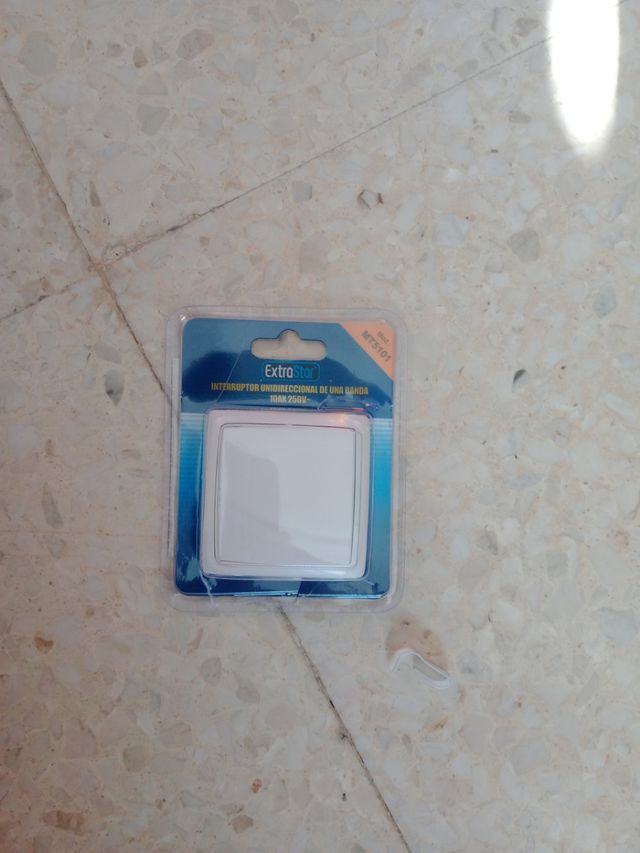 conmutador.interruptor y enchufes