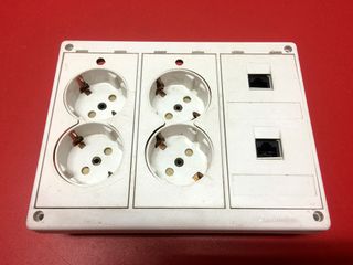 Kit puesto de trabajo Enchufes y Teléfono