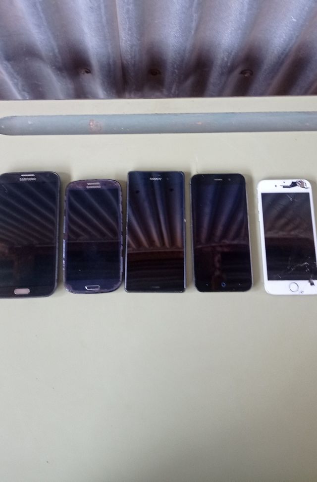 Lote Teléfonos para piezas o reparar
