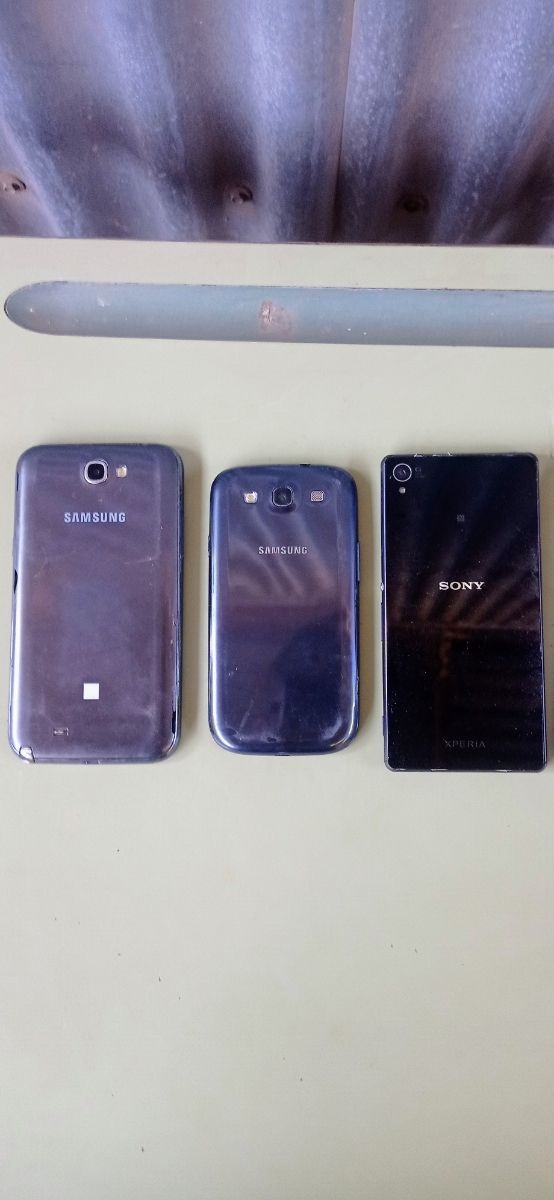 Lote Teléfonos para piezas o reparar