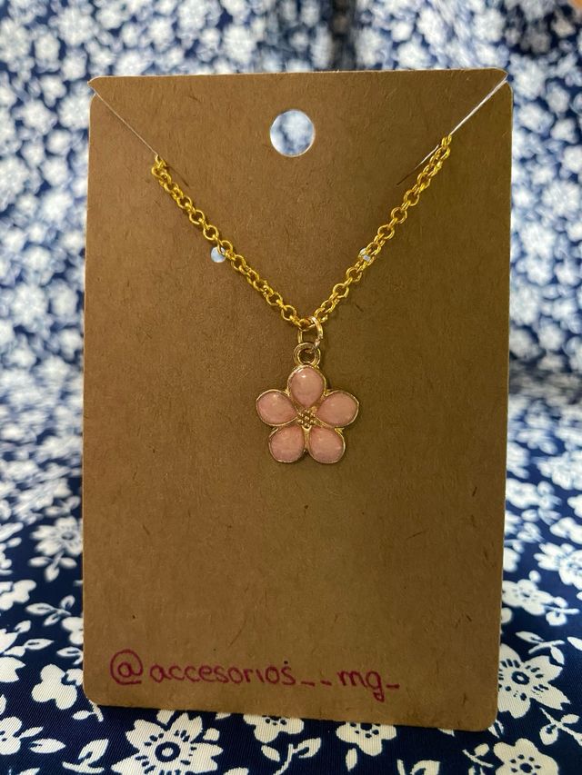 Colgante flor rosa con cadena