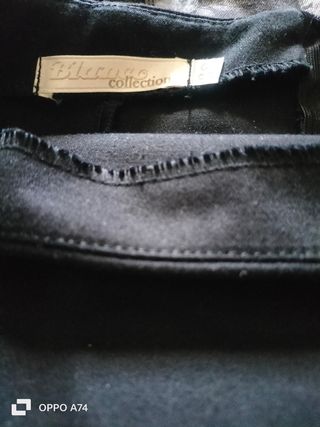 Falda midi de color negra