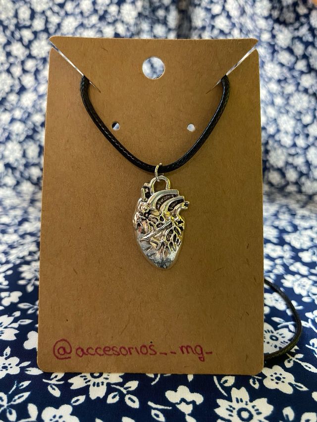 Colgante corazón anatomía con cordon