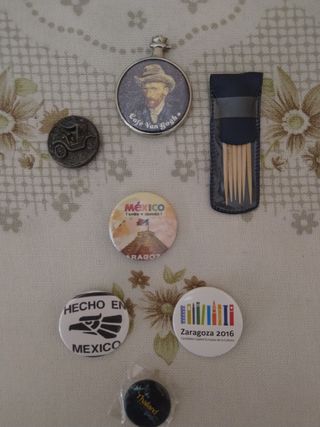 Lote chapas+ Botón antiguo+Palillos