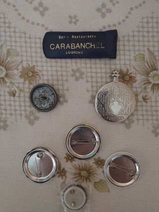 Lote chapas+ Botón antiguo+Palillos