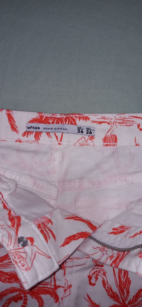 Pantalones cortos vaqueros chica