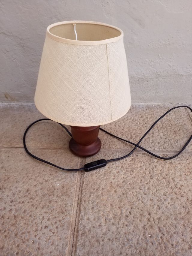 Lámpara madera tulipa beige. oferta!