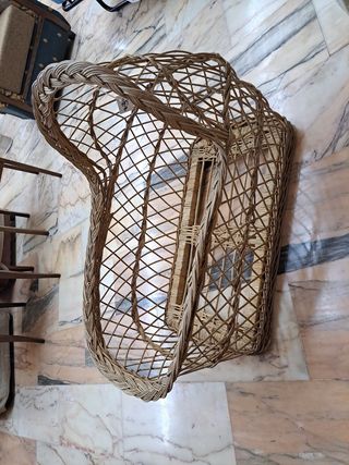Cuna mimbre vintage.