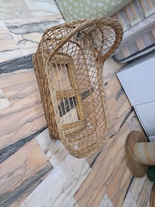 Cuna mimbre vintage.