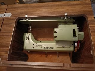 Máquina de coser Refrey 150€