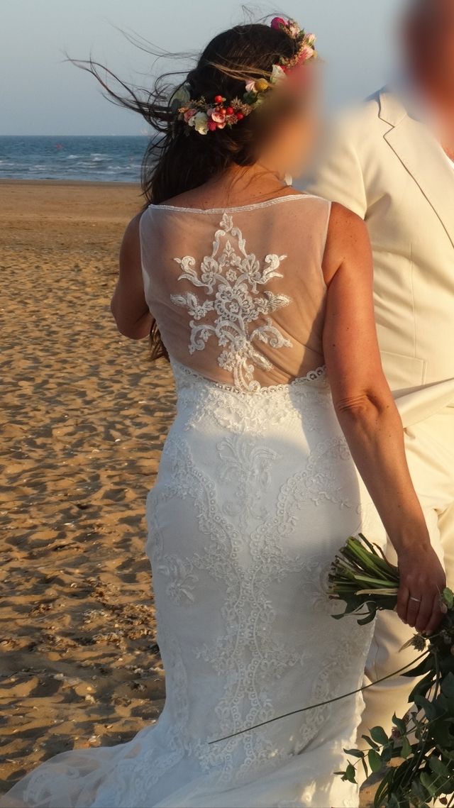 Vestido de novia sirena de tul, encaje y pedreria.