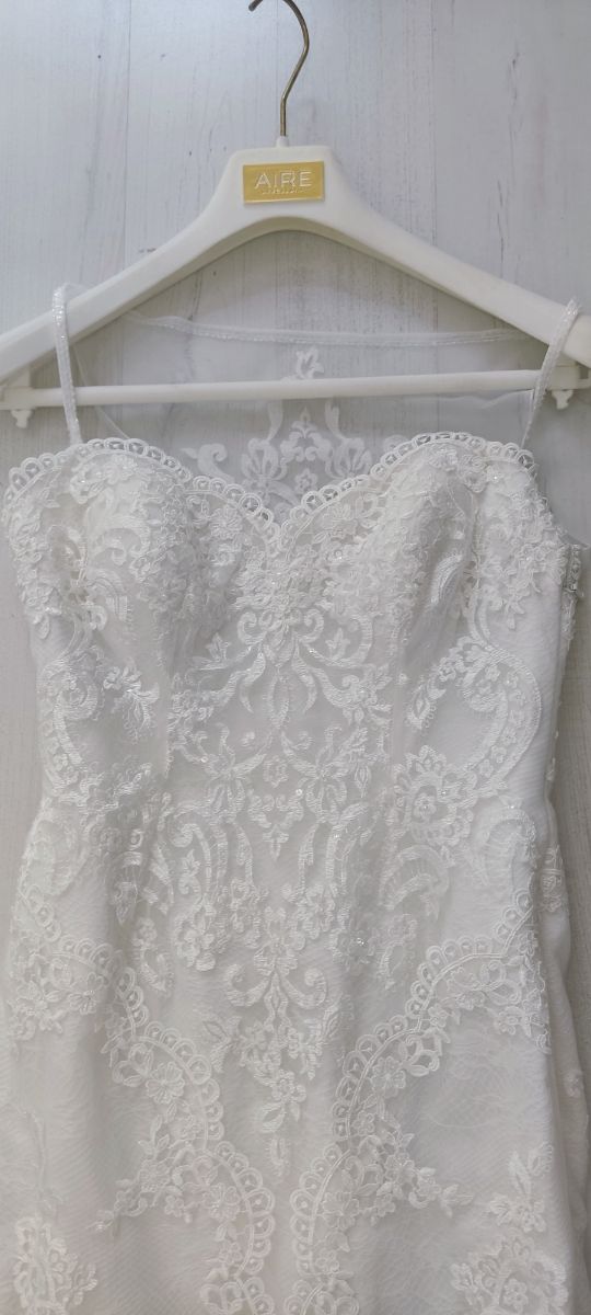 Vestido de novia sirena de tul, encaje y pedreria.